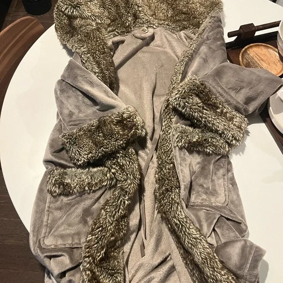Pottery Barn Cozy Fur Robe Excellent! - Picture 3 of 5
